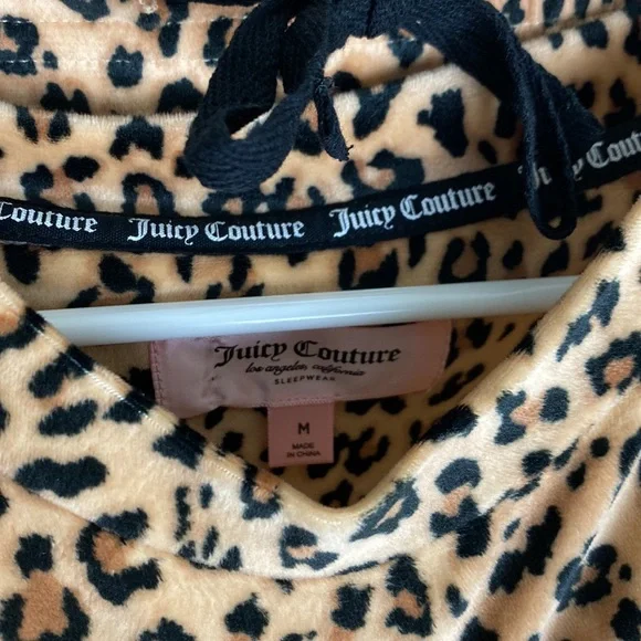 NWT!! Set💖 Juicy couture long sleeve velour pajama set cheetah print for women